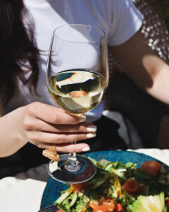 Вино біле напівсолодке