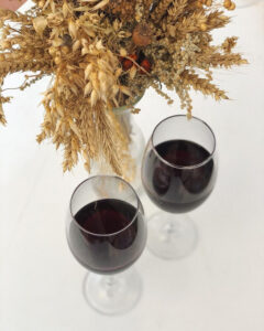 Вино красное сухое