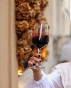 Вміст цукру у вині 3.0 – 8.0% мас